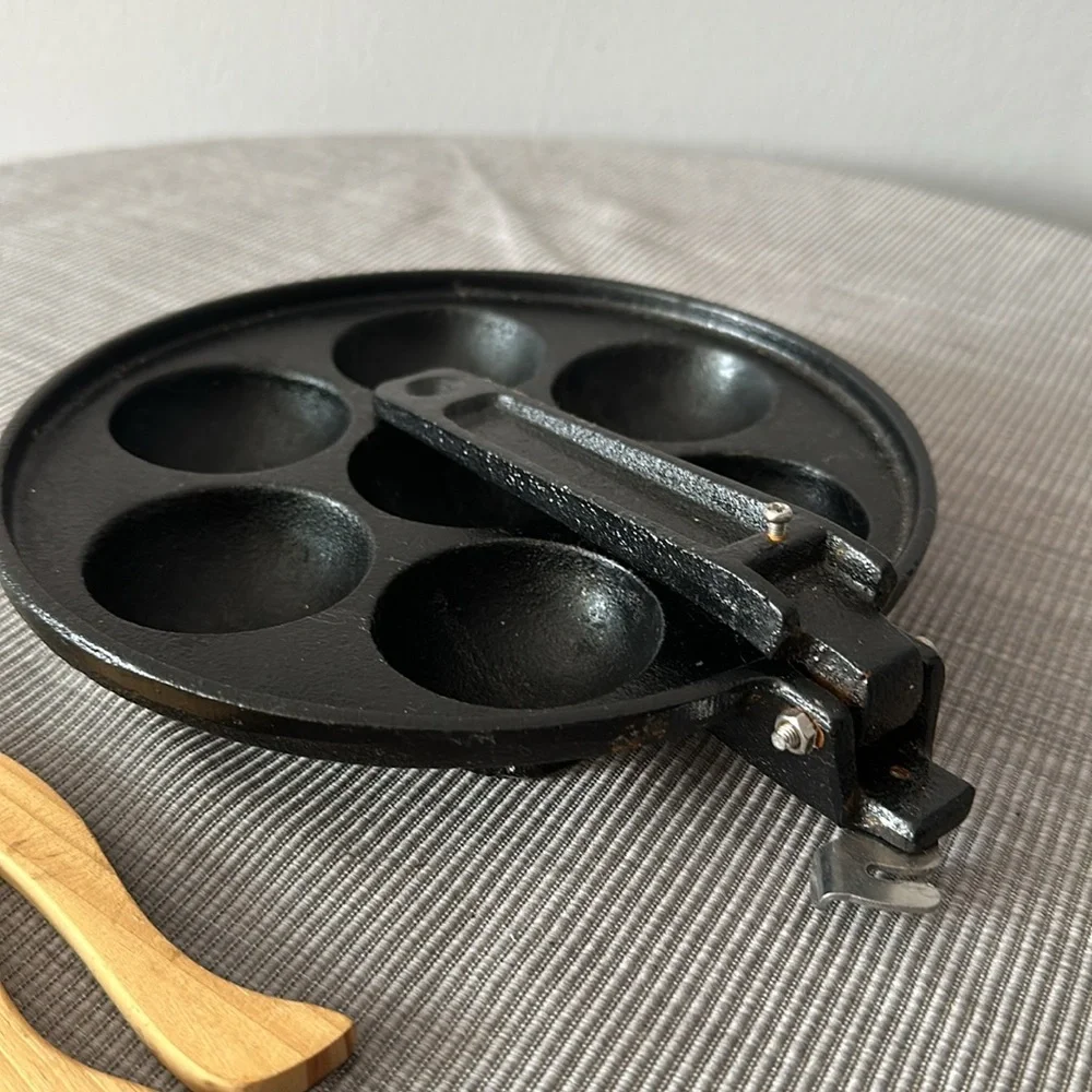 Vintage Cast Iron 7 Danish Pastry Biscuit Pan Egg Poacher Seasoned